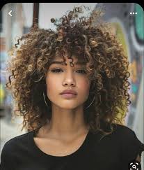 GLOSS TIME ✨ Tu veux entrer ton blond sans reeclaicir ? Le fondre à ta base  ? Changer en douceur de nuance ? Ou tout simple apporter du fun à ton  balayage ?