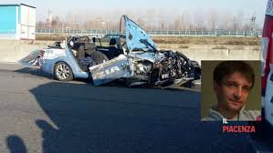 Un mezzo pesante che trasportava due escavatori, dopo aver sbandato si è intraversato disperdendo parte del carburante, provocando una. Incidente Autostrada A1 Morto Il Poliziotto Giuseppe Beolchi