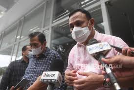 Anggota dewan pengawas komisi pemberantasan korupsi (kpk) artidjo alkostar menilai tidak ada masalah dengan kewenangan kpk terkait penyadapan dalam penanganan k. Aq Lodkt5tf6im