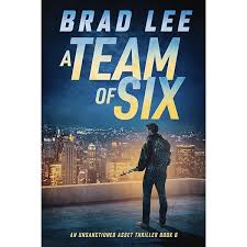 Amazon.com: The Iron Hound: The Hallowed War 2: 9781783299508: Akers, Tim:  Books