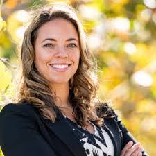 Amanda Dipaolo's Instagram, Twitter & Facebook