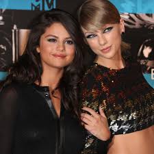 Immerhin tanzt, singt und spielt sie in dem musical la la land enorm charmant. Taylor Swift Selena Gomez Auch Ungeschminkt Bildhubsch Gala De