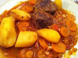 Les Plats Mijotes Qu Est Ce Que C Est Bon Pour Les Morceaux A Braiser Comme Daube Boeuf Mode Boeuf Bourguignon En 2020 Boeuf Braise Boeuf Braise Aux Carottes Boeuf