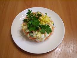 салат с курицей и корейской морковью и свежим огурцом Salat S Korejskoj Morkovkoj I Kukuruzoj Podelis S Druzyami Kolichestvo Porcij 2 3 Sht Ingredienty Krabovye Palochki Kulinariya Salaty