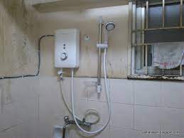 Bahkan sekarang ini telah ada water heater dengan memanfaatkan panas yang dikeluarkan dari air conditioner. Memasang Water Heater Shower Di Rumah Jayhemsem