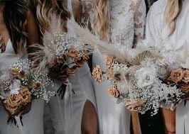 When choosing your wedding flowers, it's not only about picking blooms that complement your choice of wedding outfit and overall wedding theme, but it's also. Inspiration What Flowers Are In Season For Winter Weddings Wedshed