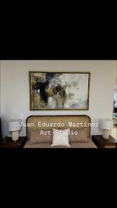 Trabajando en el mural “VENTANA HACIA LA ETERNIDAD” 150 x 74 pulgadas.  Acrílico sobre canvas. Pienso que los formatos de gran tamaño nos ayudan a  tener más control de las ideas y