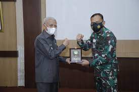Jul 10, 2021 · kol parlindungan hutagalung : Danrem 022 Pt Kolonel Inf Parlindungan Hutagalung Kunjungi Kabupaten Asahan Dailypost Id