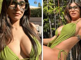 Tritt facebook bei, um dich mit mia khalifa und anderen nutzern, die du kennst, zu vernetzen. Mia Khalifa Bares It All Flaunts Curves In Skimpy Bikini And Smokes Ibtimes India