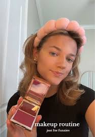 Ella Riddle (@livinwithellaa)