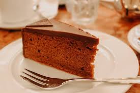 So the name sacher torte is simply a combination of the inventor's surname sacher and torte, the german word for cake. Die Beste Sachertorte In Wien Wir Zeigen Dir Wo Du Sie Findest