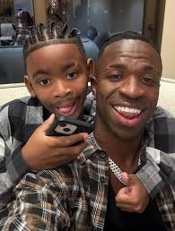 I know that is not your father but don't push without sorry 😭