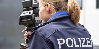 Maybe you would like to learn more about one of these? Raser Und Schnellfahrer Angehalten Polizeinews