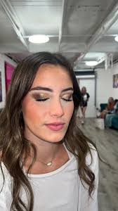 Cheers to someone who can tag a good makeup artist that can do something  like this. Thank you in advance.