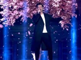 The voice is an american singing competition television series broadcast on nbc. O Yperan8rwpos Sakhs Roybas Anebhke Sth Skhnh Toy Voice Kai Magepse Toys Pantes