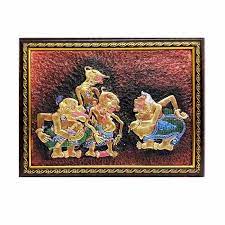 They are constructed similarly to wayang kulit figures, but from thin pieces of wood instead of leather, and, like wayang kulit figures, are used as shadow puppets. Kerajinan Lokal Wayang Punokawan Lukisan Relief 3d 42 X 32 Cm Lazada Indonesia