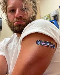 Just got a tetanus shot, it didn't really hurt too bad, the nurse said  that's cause I have huge Biceps 😆 when will I learn to watch where I step  lol . . . #