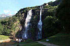 Qui ci fermiamo il tempo necessario per fare due foto ed aspettare il quarto. Rifugio Savogno Da Borgonuovo Di Piuro So Sentiero Panoramico Cascate Acquafraggia
