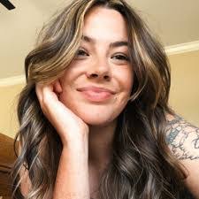 Abby Betts's Instagram, Twitter & Facebook