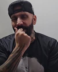 לראות עד הסוף כל האמת לפרצוף של בן עמי וחבריו לתקשורת , תגיד לי מר עודד בן  עמי, אדם זחוח וחסר מודעות עצמית וסביבתית, לדעתך המדינה הזאת חולה, עצובה  ועלובה. למה אתה עדיין כאן?, מסכמים? תשתפו !