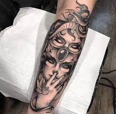 Although many other ink enthusiasts who do not fall under this sign get this astrological design to honor a loved one, like a child, wife, parent or a friend maybe. Tattoo Tatuagens Gemini Tattoo Medusa Tattoo Forearm Tattoo Women