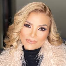 Makeup for photo shoot to @alma.zendejas . . #glamsquad #lovewhatido  #nudelip #charlottetilbury #wave