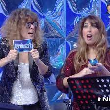 VIDEO Une choriste de N'oubliez pas les paroles en montre trop, Nagui est aux anges - Voici.fr