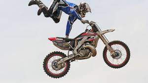 He has unique innovative fast style with various drifts on. Dangerous Bike Stunts 2017 Yamaha Bike Stunts Amazing Bike Stunts 2017 Street Food Youtube