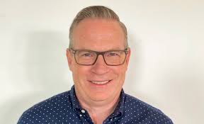 Coco's Bakery Boss Wears 'Fast Time at Ridgemont High' Disguise