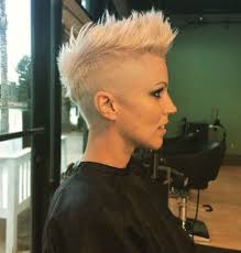 Elegant Kurzhaarfrisuren Frauen Iro In 2020 Frisuren Kurzhaarfrisuren Damen Iro Haarschnitt Kurz
