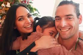 Facebook insanlara paylaşma gücü vererek dünyanın. Valerie Begue Tendre Photo Avec Camille Lacourt Et Leur Fille