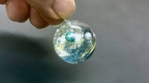 uvレジン 100均 宇宙っぽい球体を作ってみました とレジンアレルギーのお話 resin