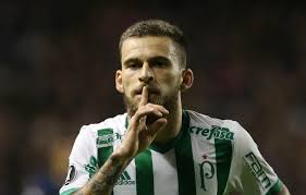 Para a 'quem', a clínica jk estética avançada, em são paulo, onde o atleta realizou o procedimento disse que a escolha foi por um incomodo com o formato de seu rosto. Lucas Lima Nao Participou De Nenhum Dos Gols Do Palmeiras Em 2019 Jovem Pan