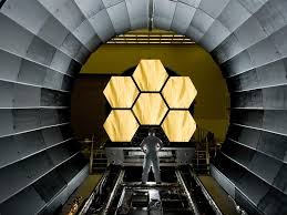 James webb uzay teleskobu (i̇ngilizce kısaltmasıyla jwst), eskiyen hubble uzay teleskobu'nun kısmen ardılı olacak şekilde planlanan bir kızılötesi uzay teleskopudur. James Webb Uzay Teleskobu Dunya Nin Evren E Bakan Gozu Olacak