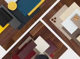 Welche Farbe Passt Zu Nussbaum Frohraum Blogartikel Moodboard Interiordesign Design Inspiration Dunkles Holz Esszimmerdesign Holz
