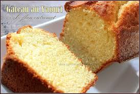 Gateau Au Yaourt A La Poudre De Flan Saveur Vanille Recette Gateau Yaourt Gateau Yaourt Facile Gateau Yaourt Moelleux