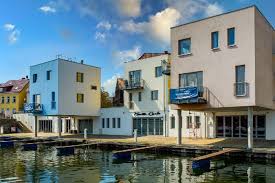 Die ferienwohnung befindet sich in der inselstadt malchow und ist zentral gelegen. Bootshaeuser De Detailansicht
