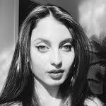 Cathy Tart's Instagram, Twitter & Facebook