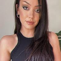 Kendra Dowell's Instagram, Twitter & Facebook