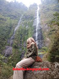 Air terjun tirai lebuay ini memiliki daya tarik tersendiri, karena bentuknya yang jatuh tercurah secara menyebar. Petualangan Lokasi Rute Dan Harga Tiket Masuk Air Terjun Tretes Wonosalam Dolenku