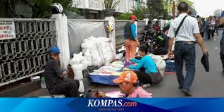 Memang susah mencari pekerjaan yang terpercaya apalagi di masa pandemi ini. Kehadiran Pkl Kota Tua Dikeluhkan Sekaligus Dinanti