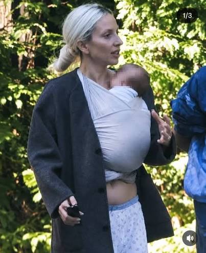 🚨Le primissime foto in HD di Lady Gaga in versione mamma, stretta al suo bambino! Auguri Mother Monster! 🍼✨🖤 #LadyGaga #babe #queen #california #ladygagaitalia