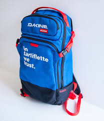 Le Sac A Dos In Tartiflette We Trust Produit En Collaboration Avec Dakine Fait Son Apparition Dans Une Nouvelle Couleur Avec Un Mo Sac Sac A Dos Faire Des Sacs