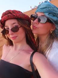 Back with another SDT duo that we know & love!💞👯‍♀️ Here to share their  story: “What started as freshman year roommates has grown into a lifelong  friendship!! From navigating college together to