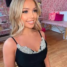 Wasifu kwa Kylie Moore