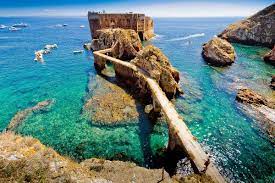 Morar em portugal é a primeira opção para muitos brasileiros que querem sair do país e viver na europa legalmente. The Best Secret Places From Portugal