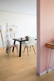 Quick Step Vinyl Flooring Balance Silk Oak Warm Natural Bacl40130 In A Trendy Dining Room Click H Vinyl Flooring Luxury Vinyl Flooring Dining Room Floor