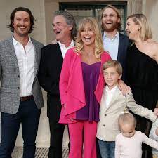But blood affects nothing for this big, blended family. Kurt Russell And Goldie Hawn Family Pictures Popsugar Celebrity
