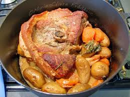 Filet mignon, du travers, de l'échine, des côtes, de l'araignée de porc, etc. Rouelle De Porc Rotie En Robe De Moutarde Pour Debut De Printemps Frisquet Du Miel Et Du Sel