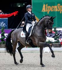 Diesen erfolg konnte sie ein jahr später wiederholen, zudem gewann sie mit einem ergebnis von 93,025 % auch den meistertitel in der grand prix kür. Jessica Von Bredow Werndl Dalera Win Salzburg World Cup Freestyle Beating Isabell Werth Weihegold Dressage News